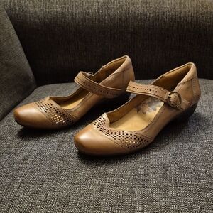 Taos Esteem Mary Janes Size 9